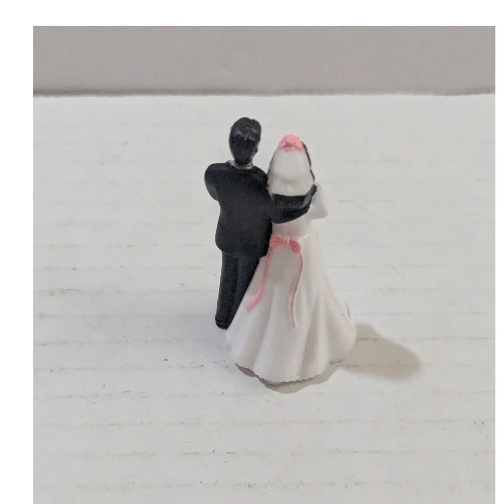 Bride and Groom Wedding Cake Topper Figures 2